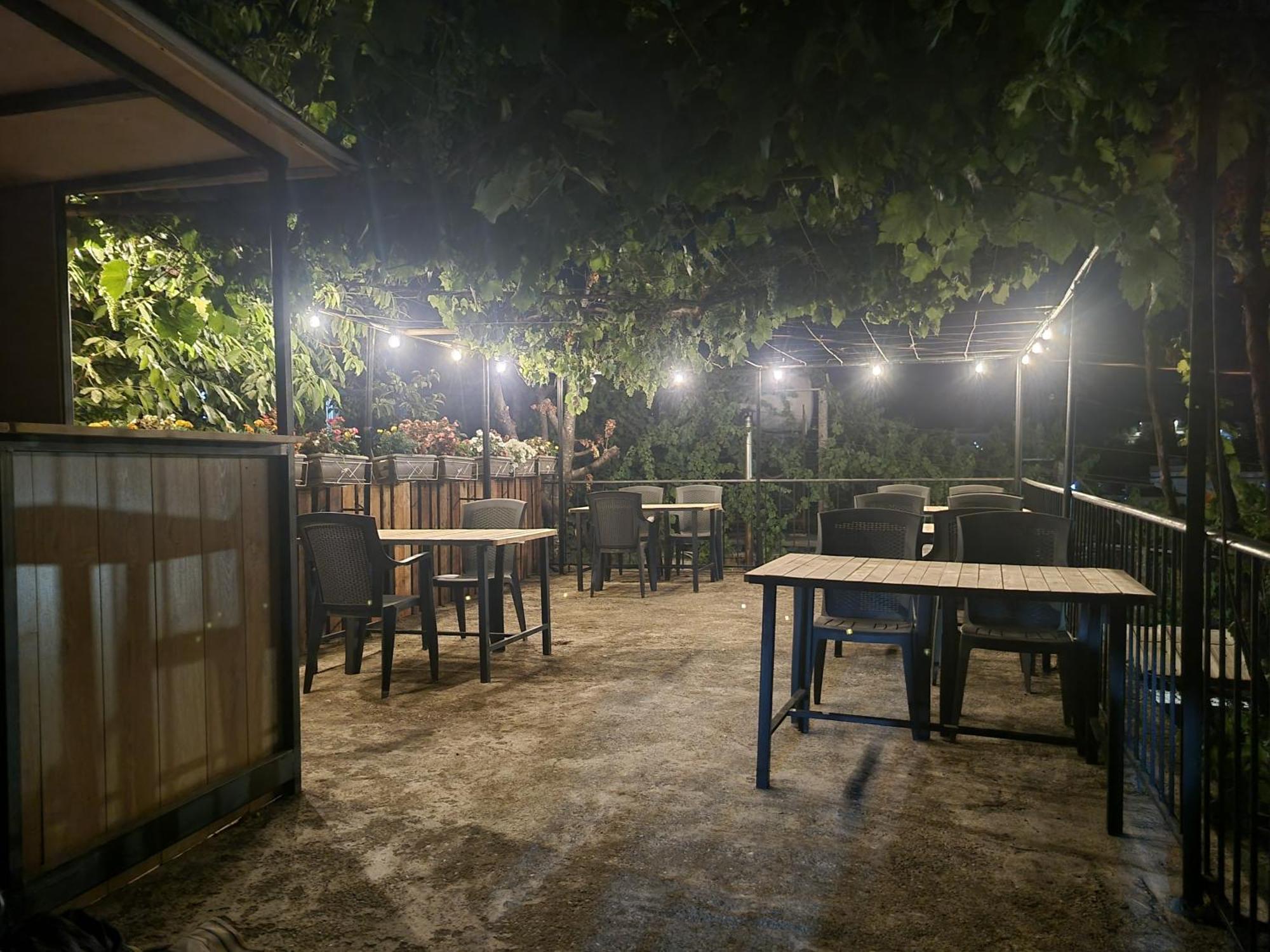 Tony'S Terrace Acomodação com café da manhã Gjirokastër Exterior foto